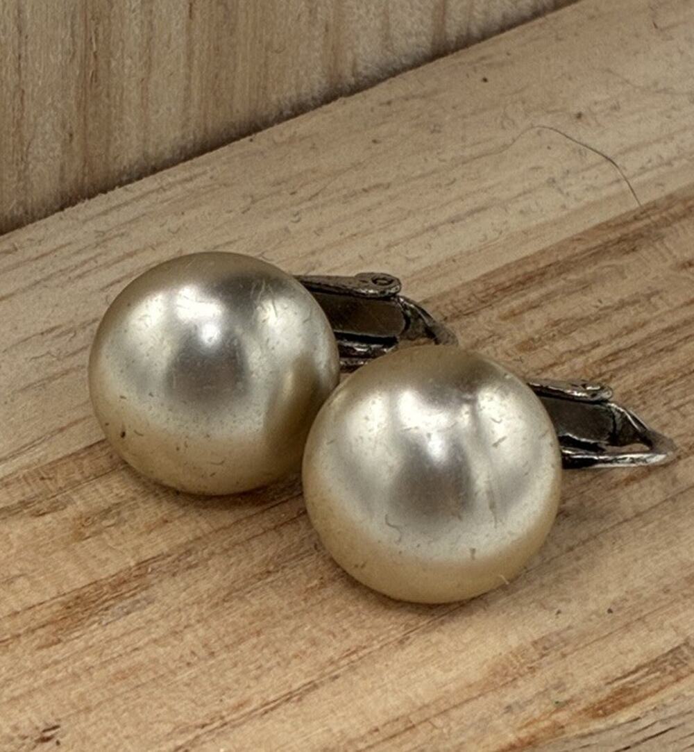 Vintage Signed Marvella Clip On Earrings Faux Pearl Cream Silver Tone Round